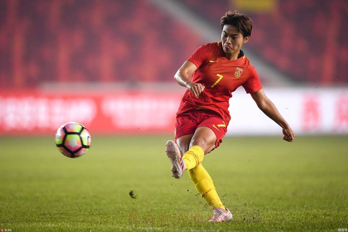 玫瑰再绽放 | 王霜助攻王珊珊破门 中国女足1-2不敌法国女足